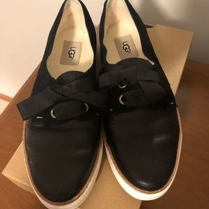 UGG WOMENS CARILYN  leather suede flats 9.5